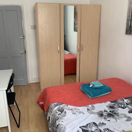 Stunning 3 Bedroom Flat In Stockwell 런던 외부 사진