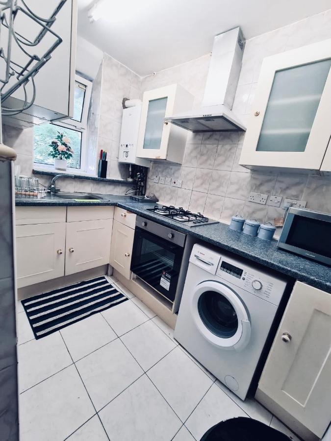 Stunning 3 Bedroom Flat In Stockwell 런던 외부 사진
