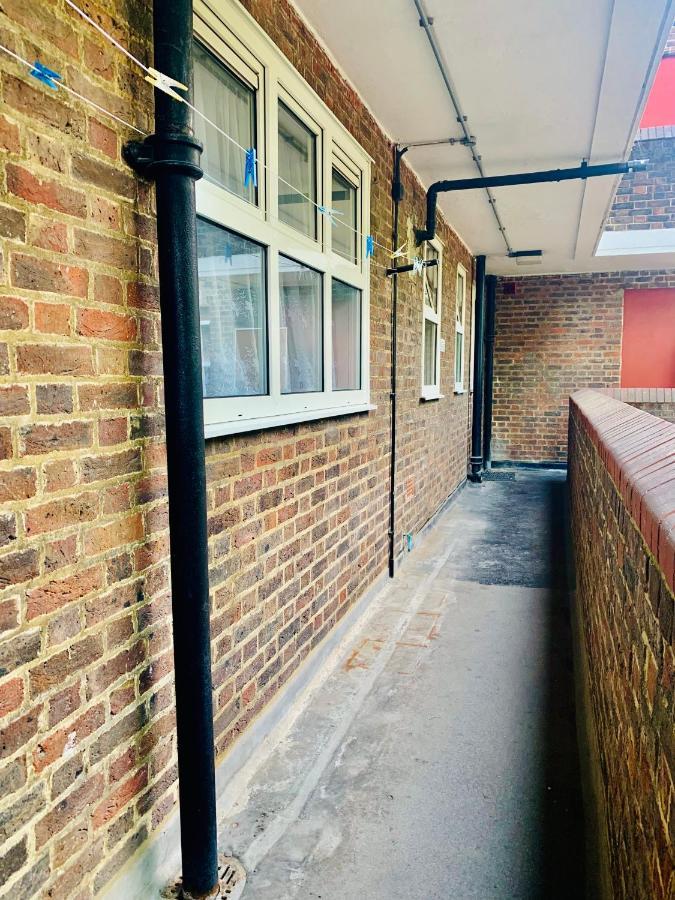Stunning 3 Bedroom Flat In Stockwell 런던 외부 사진