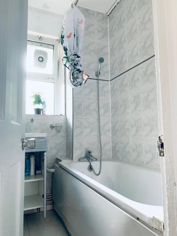 Stunning 3 Bedroom Flat In Stockwell 런던 외부 사진