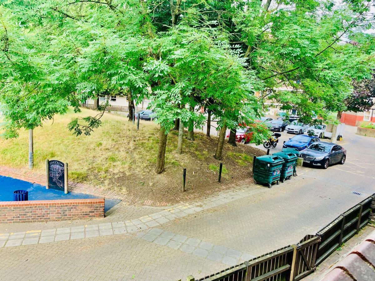 Stunning 3 Bedroom Flat In Stockwell 런던 외부 사진